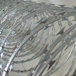 Cbt-65 Barbed Tape BTO-22 450mm Galvanized Concertina Razor Barbed Wire