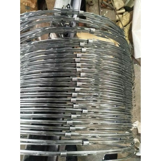 Cbt-65 Barbed Tape BTO-22 450mm Galvanized Concertina Razor Barbed Wire